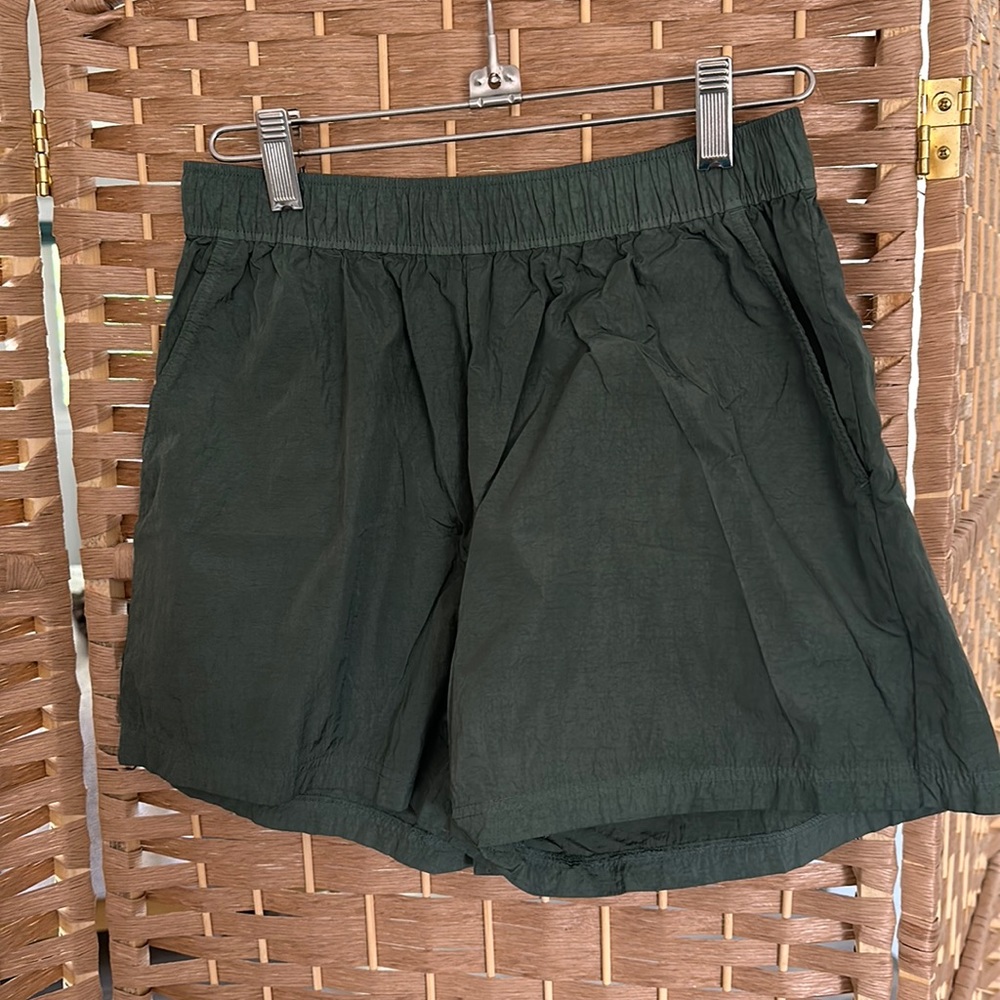 ARITZIA Mid rise shorts
